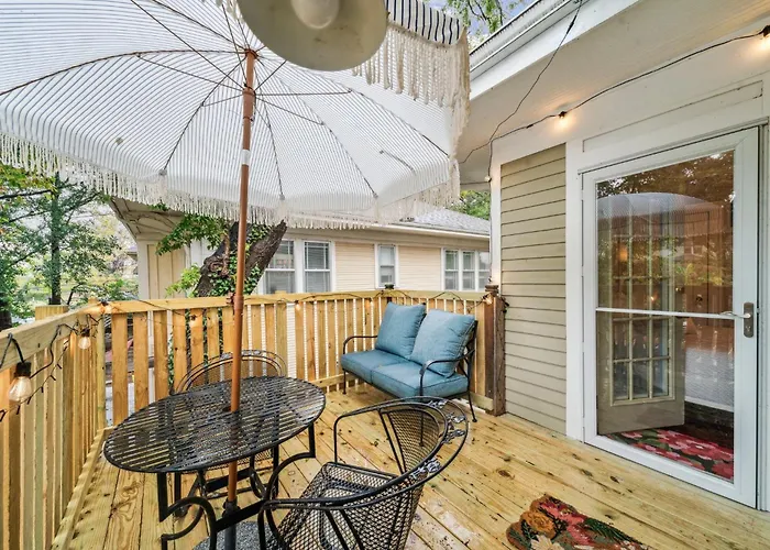 Hottub, Pool Table, Bball, Pets, Firepit, Sleeps 8 Tulsa
