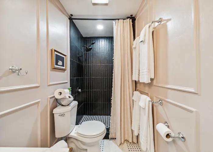 Hottub, Pool Table, Bball, Pets, Firepit, Sleeps 8
