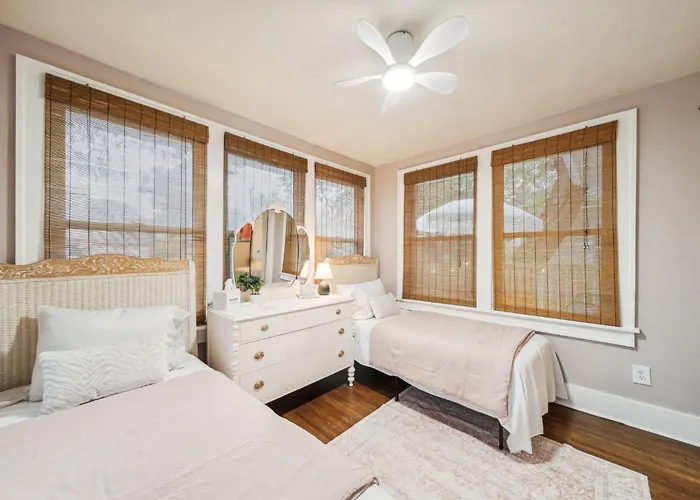 Hottub, Pool Table, Bball, Pets, Firepit, Sleeps 8 *