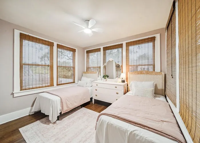 Hottub, Pool Table, Bball, Pets, Firepit, Sleeps 8
