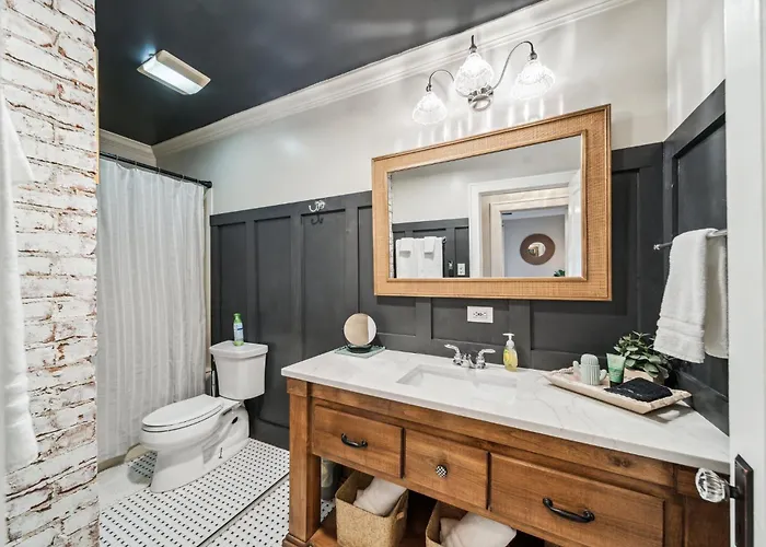 Holiday home Hottub, Pool Table, Bball, Pets, Firepit, Sleeps 8
