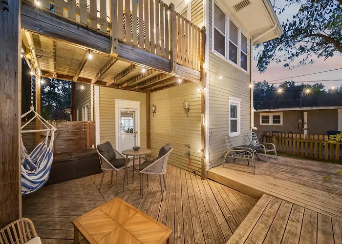 Hottub, Pool Table, Bball, Pets, Firepit, Sleeps 8 Tulsa