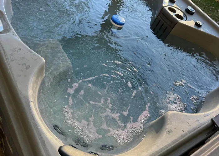Holiday home Hottub, Pool Table, Bball, Pets, Firepit, Sleeps 8 Tulsa