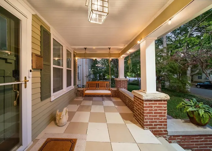 Hottub, Pool Table, Bball, Pets, Firepit, Sleeps 8 * Tulsa