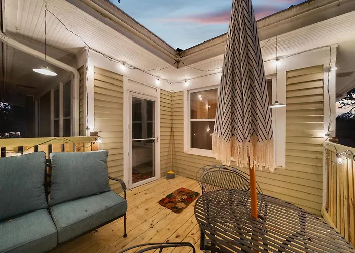 Holiday home Hottub, Pool Table, Bball, Pets, Firepit, Sleeps 8 *
